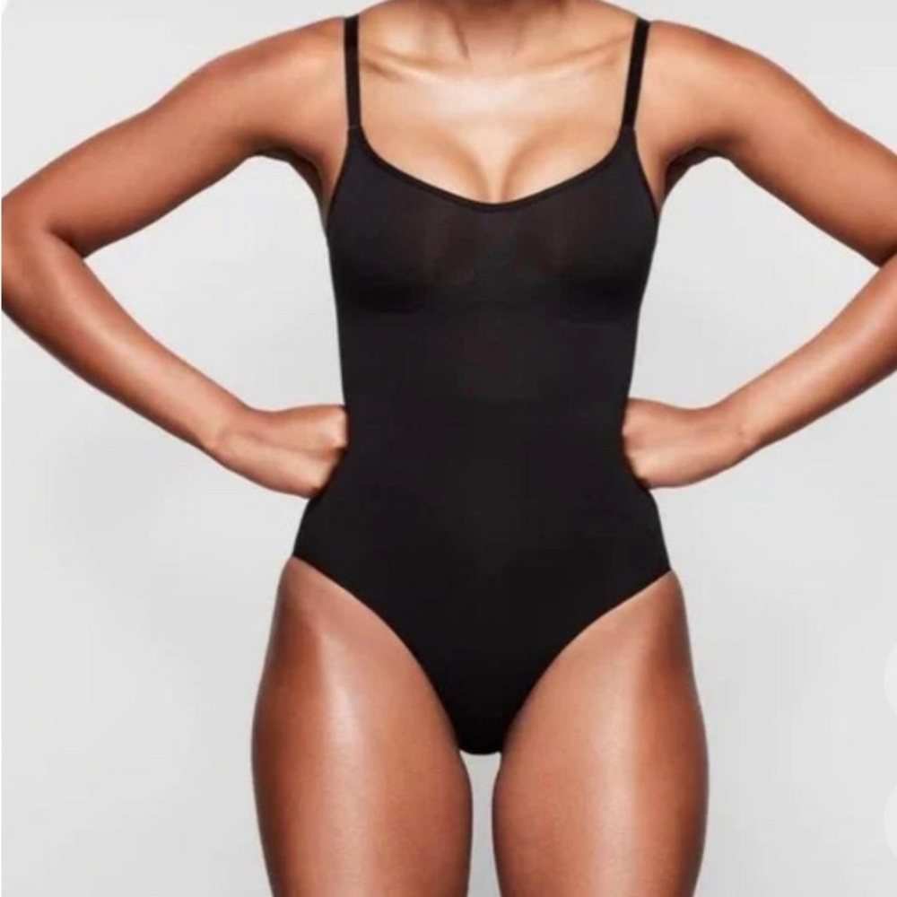 Skims bodysuit🦅